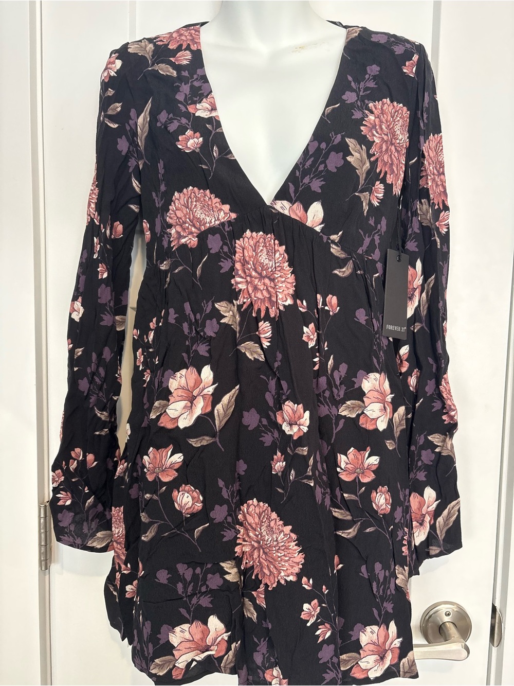 Forever 21 Black Floral V-Neck Long Sleeve Dress